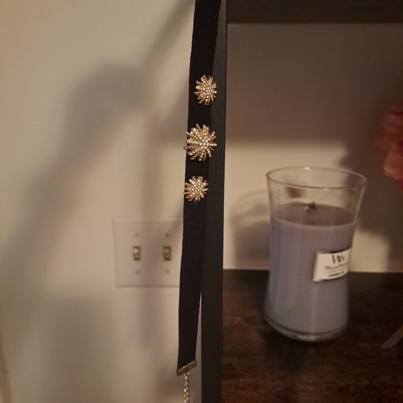 Beautiful velvet choker necklace. - Picture 4 of 4